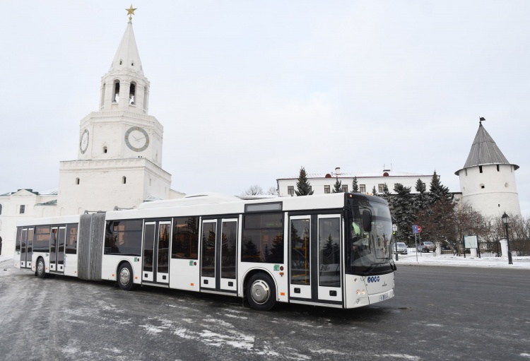 На маршрутах метробусов в Казани протестируют новый МАЗ вместимостью 167 человек